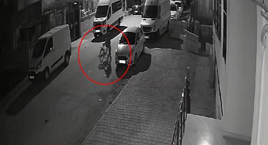 Bisikletle geldiği atölyeden 100 bin liralık malzeme çaldı; hırsızlık kamerada