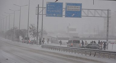Bitlis'te 111 köy ve mezra yolu ulaşıma kapandı