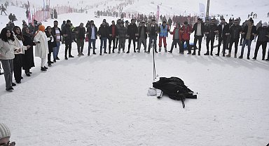 Bitlis'te 'Meşaleli Kayak ve Müzik Festivali' başladı