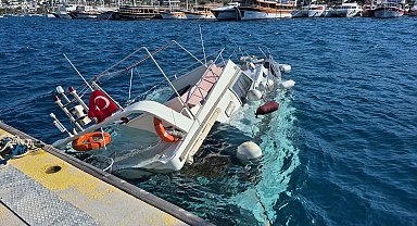 Bodrum'da 15 metrelik tekne battı
