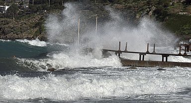 Bodrum'da fırtına etkili oldu, feribot seferleri iptal oldu