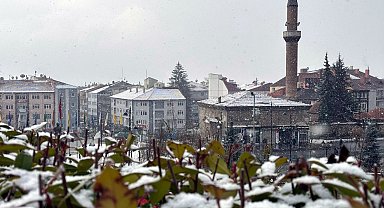 Bolu kent merkezinde hafif kar yağışı