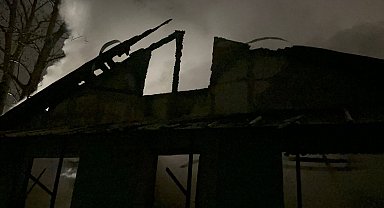 Bolu'da evde çıkan yangın, ahırı da yaktı