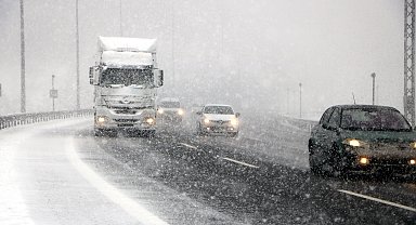 Bolu'da hafif kar yağışı