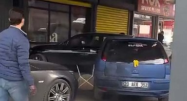 Boşanma aşamasındaki eşinin iş yerine gidip, aracı ile park halindeki otomobillere çarptı
