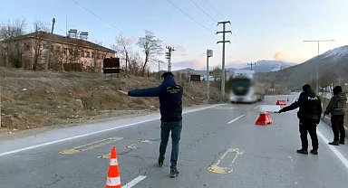 Briket yüklü TIR'da 31 kaçak göçmen yakalandı