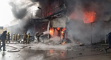 Bursa'da otomotiv yağ bayisinde yangın