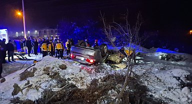 Buzlu yolda otomobil takla attı; yaralılar itfaiye tarafından kurtarıldı