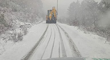 Çanakkale'de kar yağışı nedeniyle kapanan 20 köy yolundan 16'sı açıldı