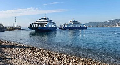 Çanakkale'de sürüklenen feribot kurtarıldı