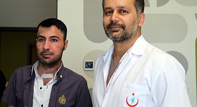 Çenesindeki tümör alındı, yerine bacağından parça nakledildi