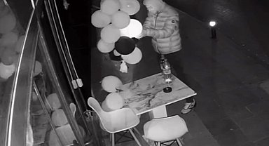 Çiğ köftecinin açılışta kullandığı balonların çalınması kamerada