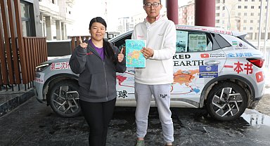 Çinli çift, elektrikli araçlarıyla çıktıkları dünya turunda 83 ülke gezdi