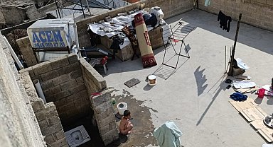 Çocuklarını cezalandırmak için soğuk suyla yıkayıp, hortumla döven baba tutuklandı