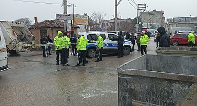 Çöp kamyonunun altında kalan yaya hayatını kaybetti