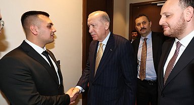 Cumhurbaşkanı Erdoğan, Burdurlu adaşına parti rozeti taktı