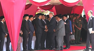 Cumhurbaşkanı Erdoğan, Malezya Başbakanı Enver İbrahim tarafından resmi törenle karşılandı