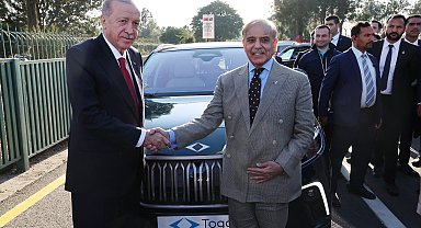 Cumhurbaşkanı Erdoğan, Pakistan Başbakanı Şerif'e Togg hediye etti