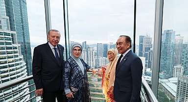 Cumhurbaşkanı Erdoğan ve eşi Emine Erdoğan, Petronas İkiz Kuleleri'ni ziyaret etti