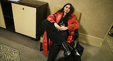 Demet Özdemir 'Eşref Rüya' için bir albüm kadar şarkı okudu