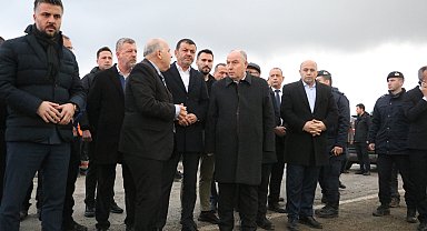 Denizli'de halter turnuvasına giden öğrencileri taşıyan midibüs devrildi; 2 ölü, 26 yaralı