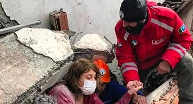 Depremde ekibiyle yüzlerce kişiyi enkazdan sağ çıkaran dernek başkanından duygusal paylaşım