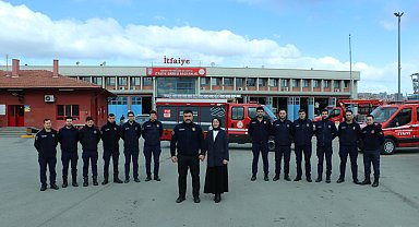 Depremzede avukat, kurtarıcılarıyla buluştu