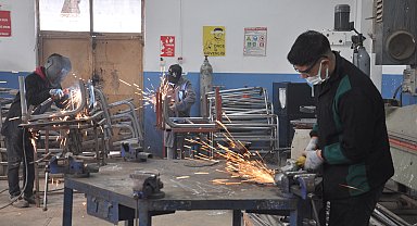 Depremzede öğrencilerin ürettiği ürünler ile 45 milyon TL ciro elde edildi