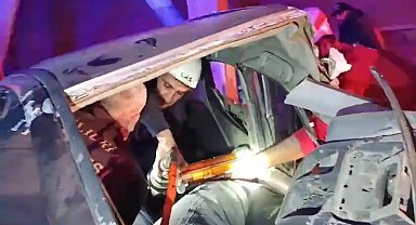 Devrilen otomobilin sürücüsü öldü, arkadaşı yaralandı