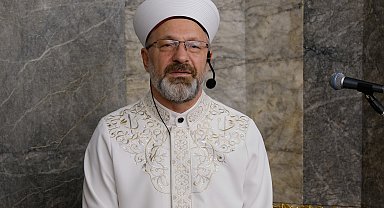Diyanet İşleri Başkanı Erbaş: Aşırı uçlara giden arkadaşlarınızı uyarın