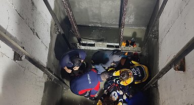 Diyarbakır'da asansör boşluğuna düşen inşaat işçisi yaralandı