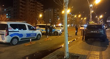 Diyarbakır'da düğün salonu önünde silahlı, bıçaklı kavga: 3 yaralı