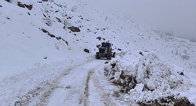 Diyarbakır'da kardan kapanan 69 kırsal mahallenin yolu ulaşıma açıldı
