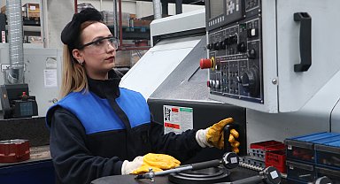 Döküm fabrikasının tek kadın tornacısı