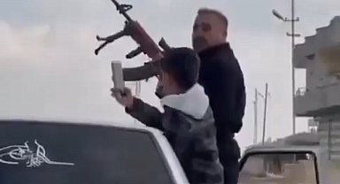 Düğün konvoyunda havaya ateş açarken otomobilden düştü