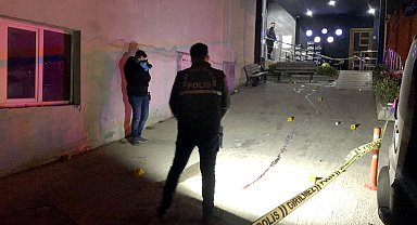 Eğlence mekanı çıkışı, husumetlilerine ateş açtı; 1 ölü, 2 yaralı