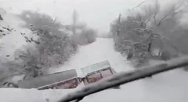 Elazığ'da 17 köy yolu kardan kapandı