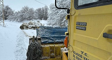Elazığ'da, 530 köy yolu kardan kapandı