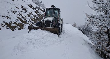 Elazığ'da kardan kapanan 17 köy yolu ulaşıma açıldı