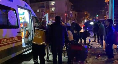 Elazığ'da motosiklet, aydınlatma direğine çarptı: 2 yaralı