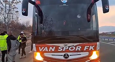 Elazığ'da, Vanspor'un takım otobüsüne taşlı saldırı: 3 gözaltı