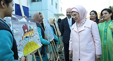 Emine Erdoğan, İslamabad'da Pak-Türk Maarif Uluslararası Okulları'nı ziyaret etti