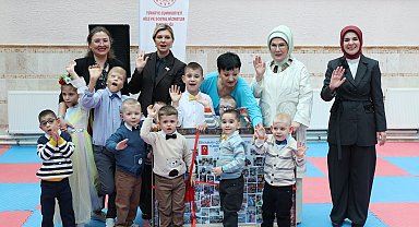 Emine Erdoğan ve Olena Zelenska, Ukraynalı yetim çocukları ziyaret etti - Yeniden