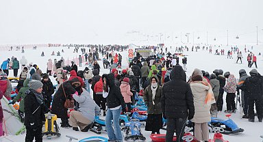 Erciyes'e ziyaretçi akını; pistler doldu