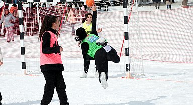 Erciyes'te, Kar Hentbol Şampiyonası düzenlendi