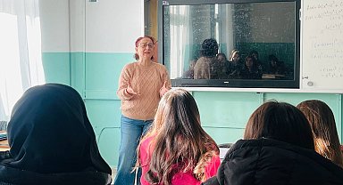 Eski öğrencilerinden, unutamadıkları öğretmenlerine sürpriz ziyaret