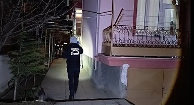 Evde ölü bulundu, misafirliğe gelen arkadaşı gözaltına alındı