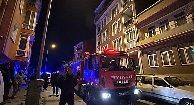 Evdeki kanepeyi ateşe verip, yangın çıkardı