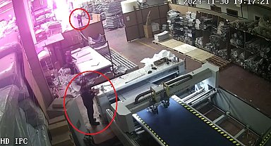 Fabrikada 3 işçinin öldüğü yangının başladığı anın kamera görüntüleri ortaya çıktı