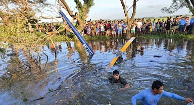 Filipinler'de helikopter düştü